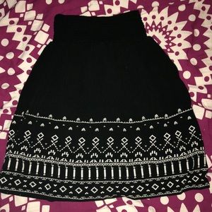 Black & white embroidered skirt